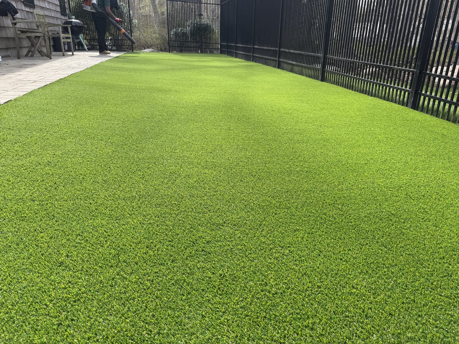 Pet-friendly synthetic turf