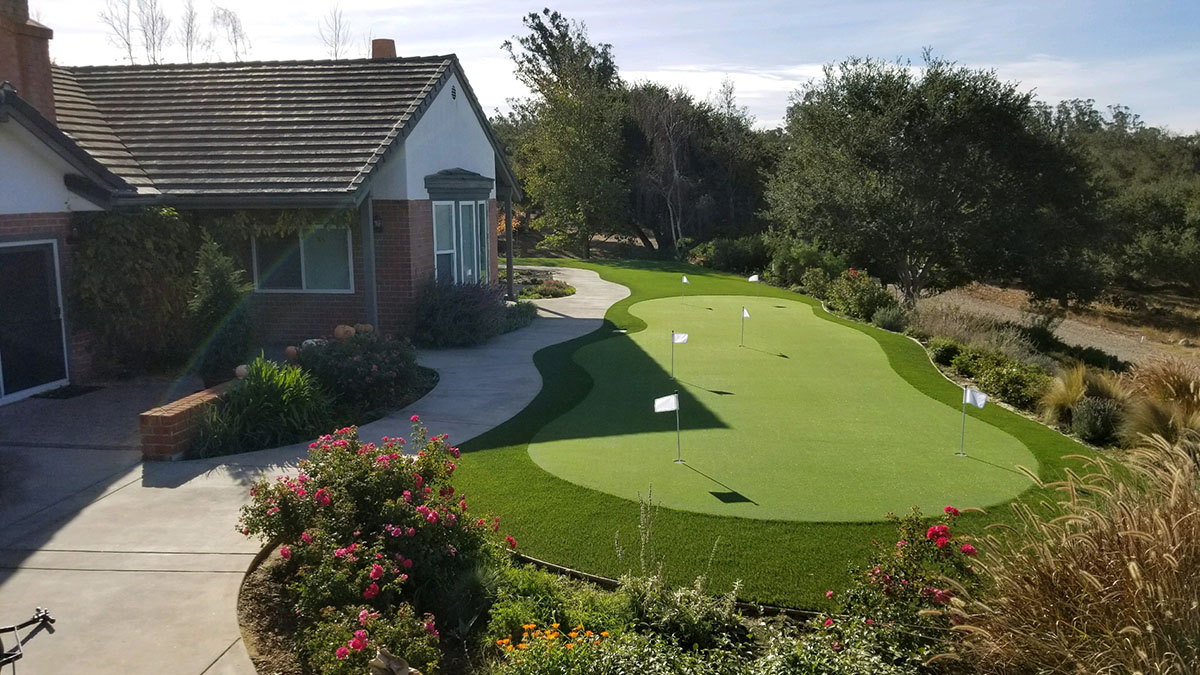 private artificial grass putting green